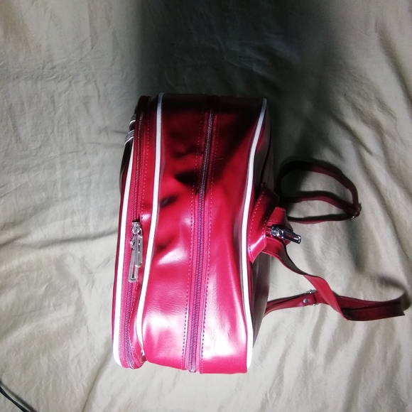 Red backpack - Picture 5 of 8